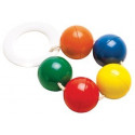 5 kleurrijke rammelballen aan een bijtring