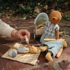 Salopet en muts voor Teddy Junior